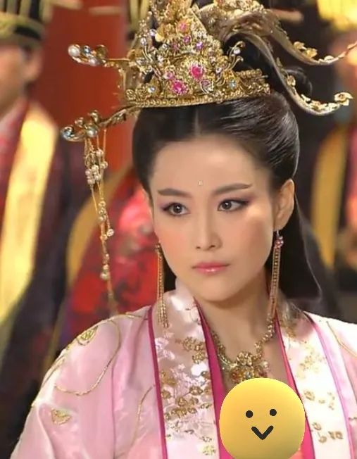 9版饰演“妲己”的女演员，有人真的妩媚狠辣，有人却是滥竽充数