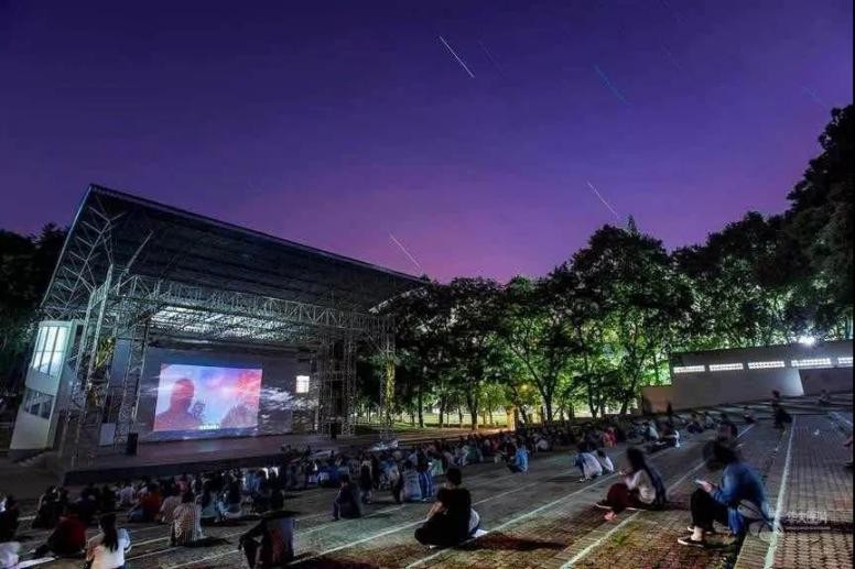 刷屏！多部热门影视剧在此取景，湖北“高颜值”大学火了，风景绝美！