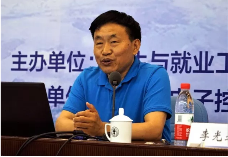 他以全县第二考入北京名校，曾任神舟飞船发射队党委书记，屡获国家级表彰！