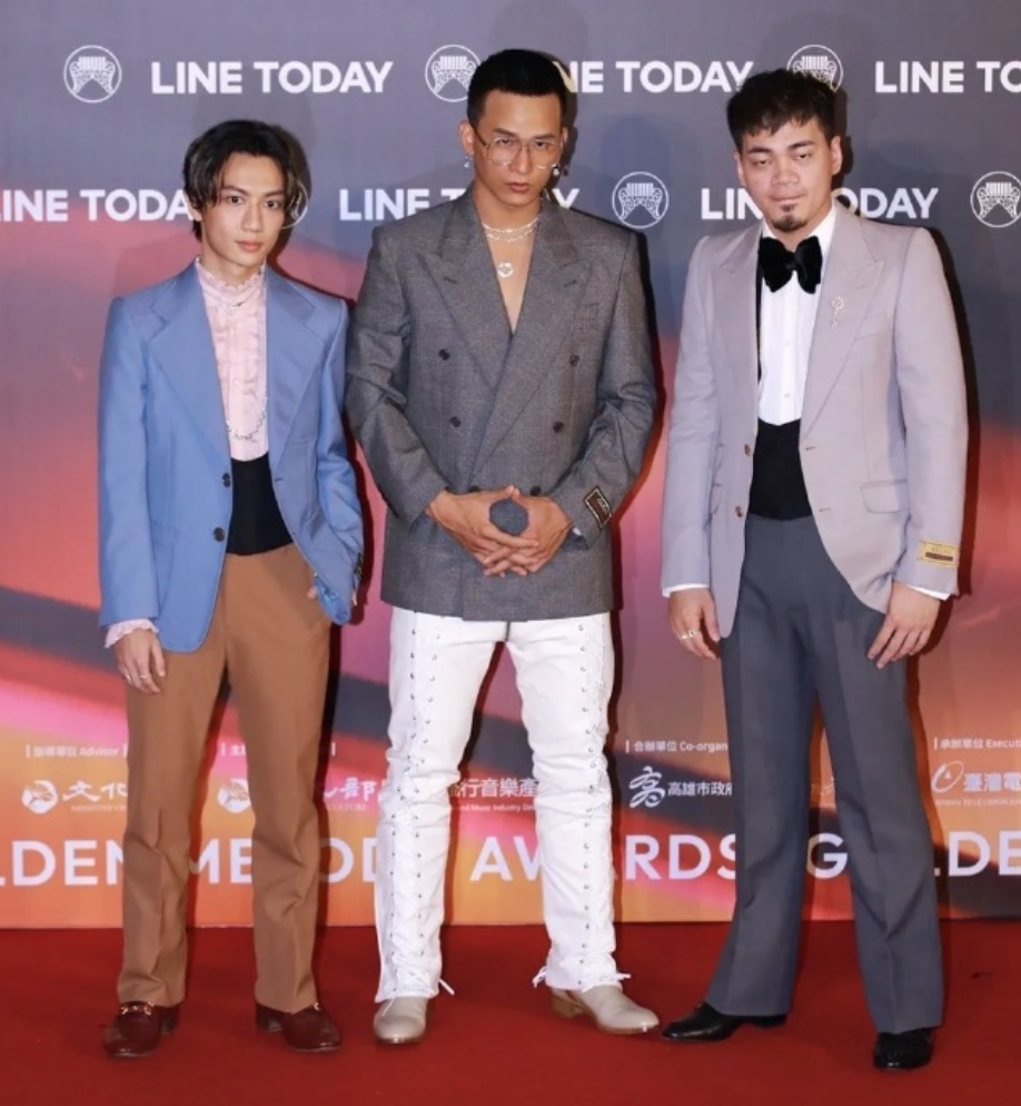 这是颁奖还是开业？金曲奖艺人造型齐翻车，现场变成乡村大舞台？