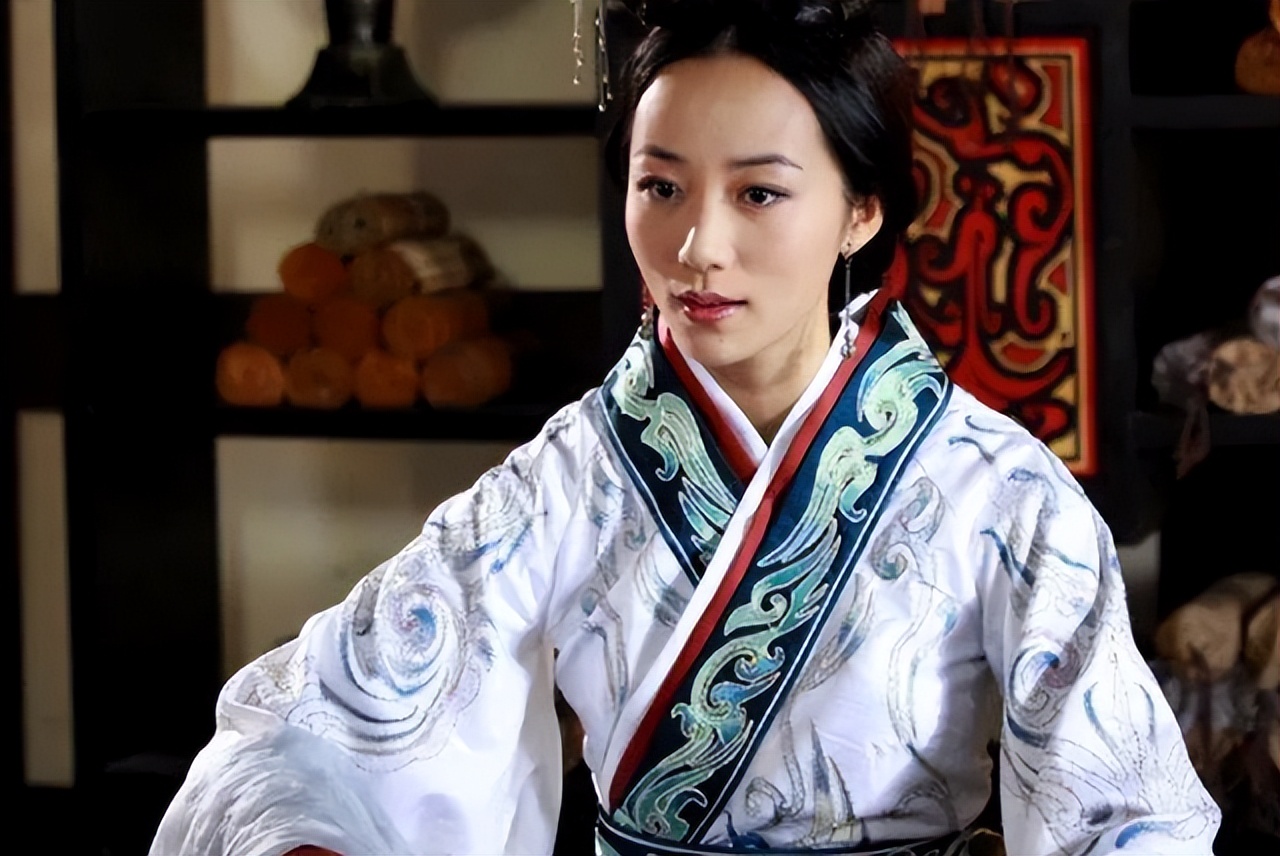 12版貂蝉对比：有人柔弱妩媚，有人彪悍到差点干掉董卓统一三国