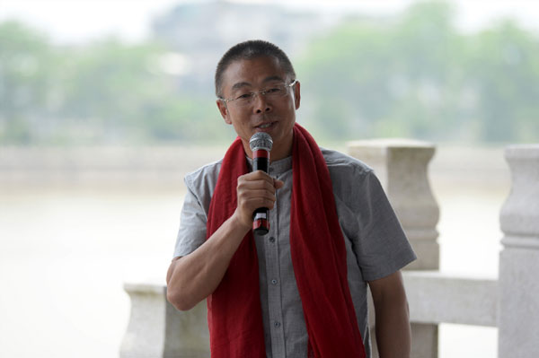 他35岁开始徒步走中国，磨掉19个脚趾甲，45岁走出死亡之海罗布泊