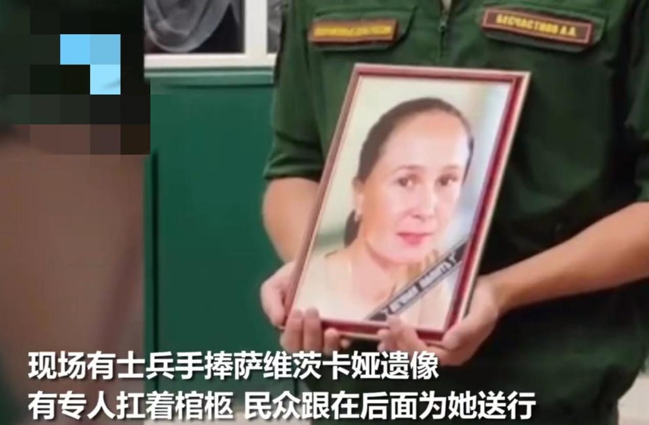 首位俄军女兵在乌阵亡，留下2个孩子，老公痛哭流涕：没法活了