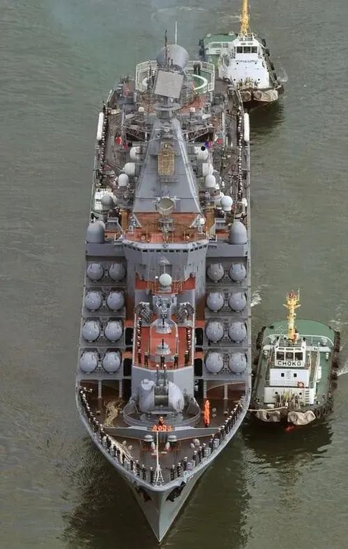 悲报！黑海舰队12000吨旗舰“莫斯科”号沉没！俄军犯了什么错？