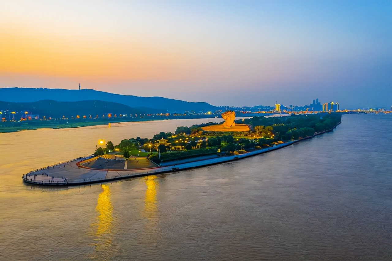 长沙百年高中排名出炉，长郡中学排第一，4名学霸将获得清北保送