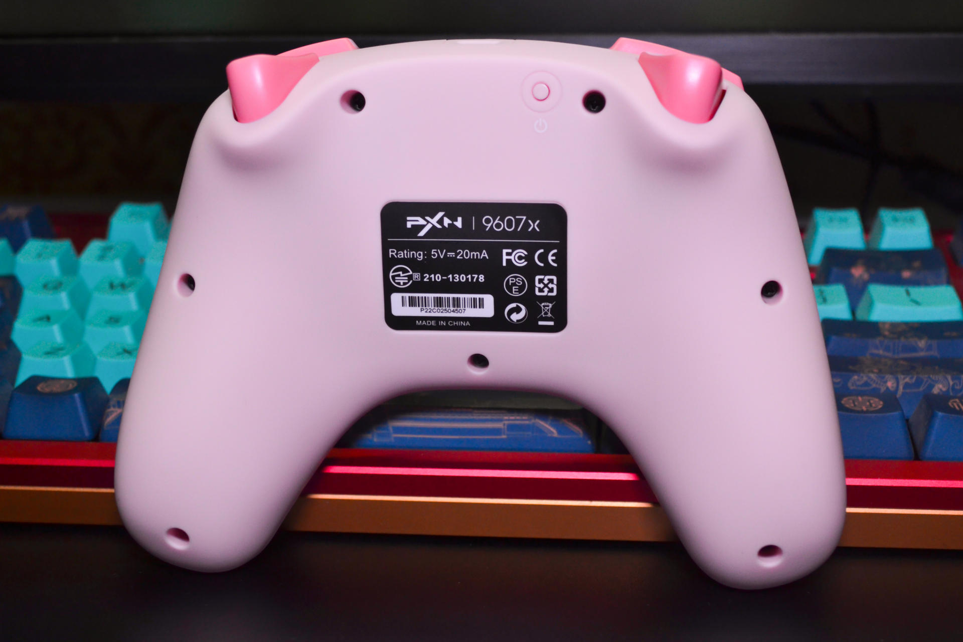 少女心樱花粉糖果色登场 莱仕达PXN-9607X SWITCH手柄