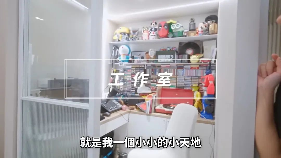 34岁著名主持人出道11年，却蜗居59㎡老破小，网友：这么寒酸？