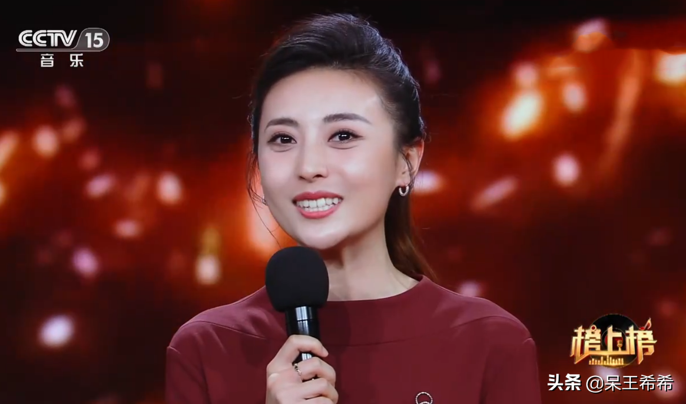 央视新面孔张舒越重返“舒适区”，主持风格适合旅游类节目