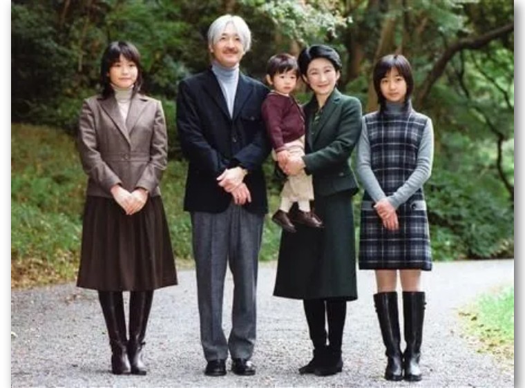 日本皇室又闹丑闻：给王子强立“学霸”人设，结果获奖作文是抄的
