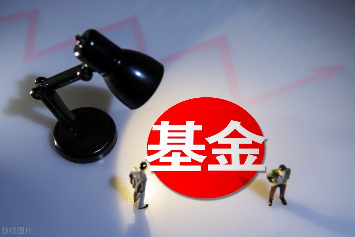 太慘了，基金跌了這么多，今年還有收益嗎？歷史數據說明一切