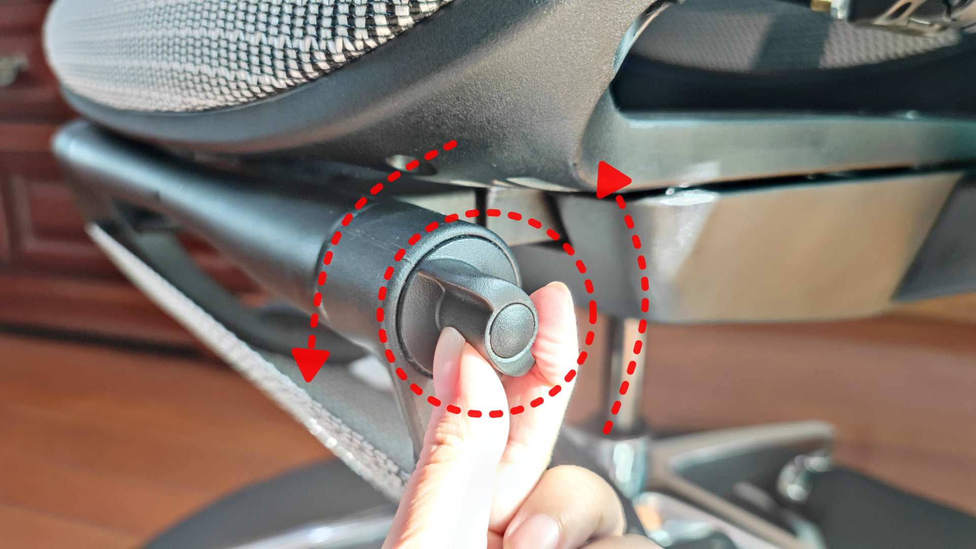 是不是出色的人体工学椅，坐坐才知道