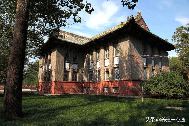 李清宏，山西武乡人，山西农业大学教授、博导，猪兔饲料营养专家