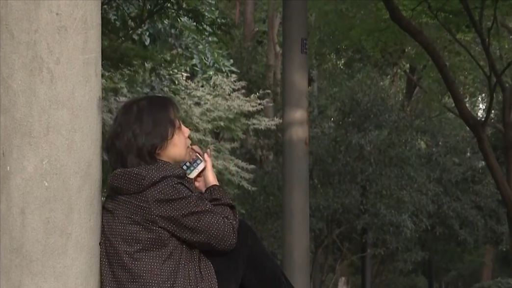 60多岁女骗子时髦漂亮，全国有200多个男友，被抓时竟说自己善良