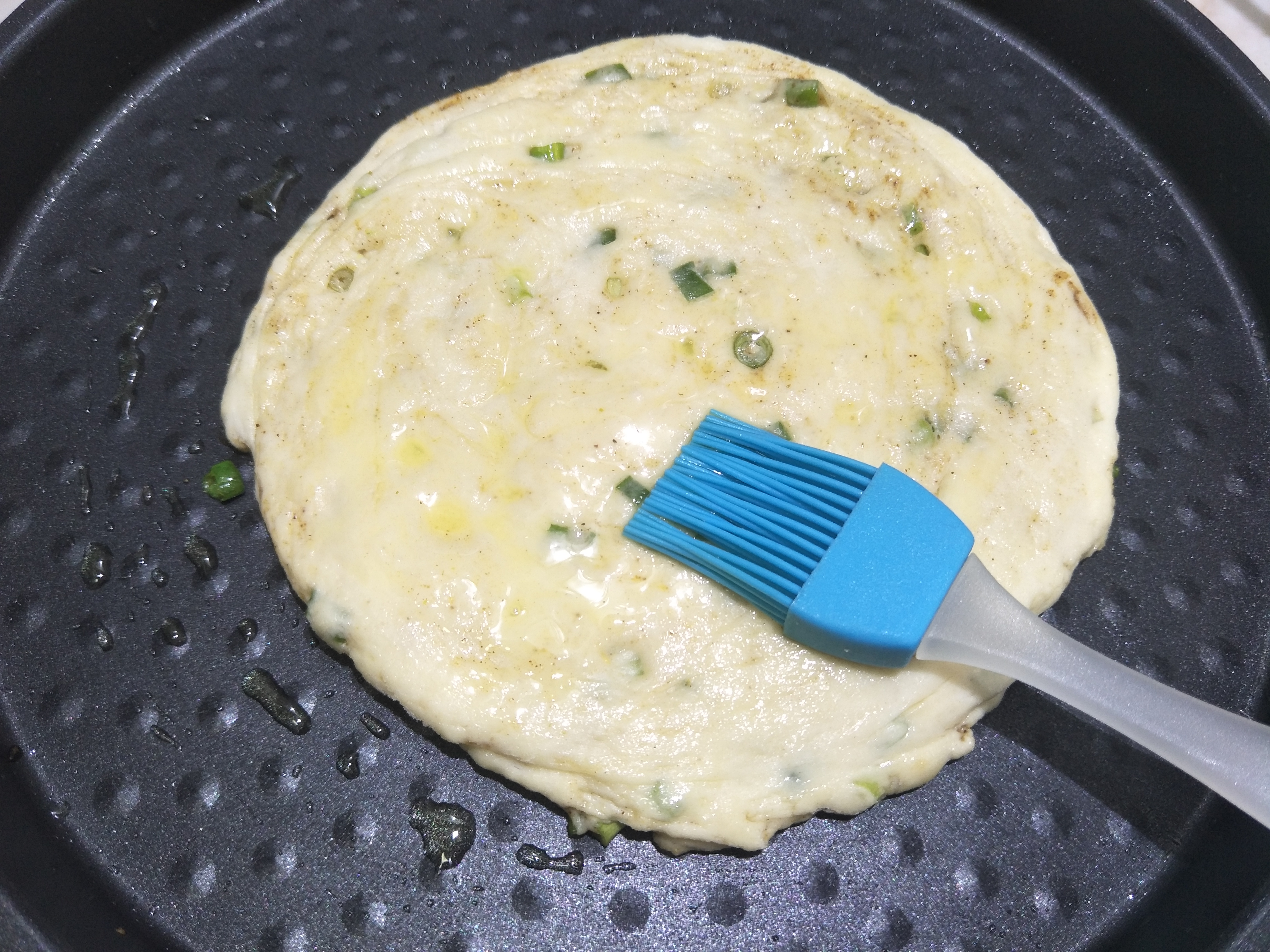 做早餐饼时，天冷和面有技巧，记住3个诀窍，饼外酥里嫩