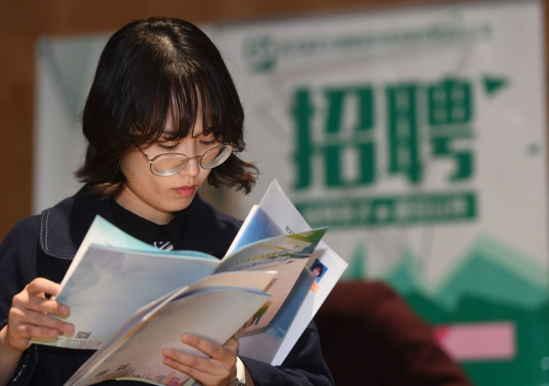 大学生逐渐成为社会“底层”人员，曾经的辉煌不再，是怎么回事？