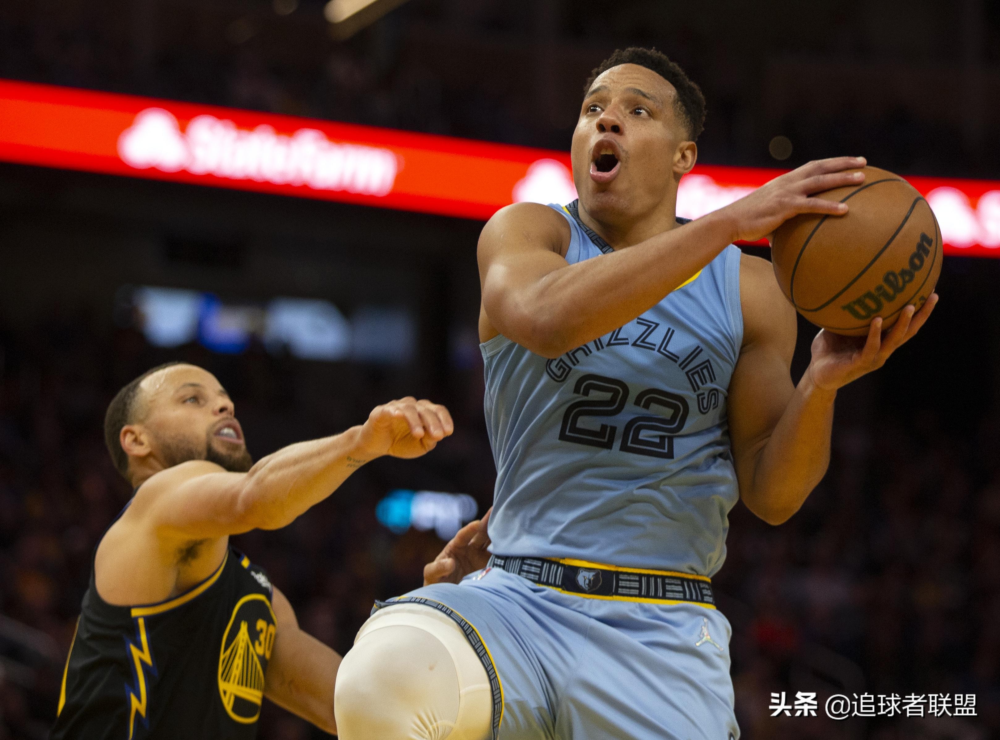 nba去年勇士为什么输了(揭露勇士39分惨败真因！创多项耻辱纪录，美媒恶搞库里被灰熊吓坏)