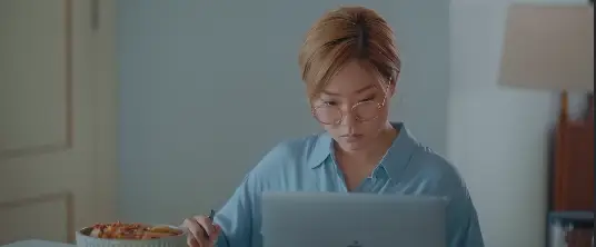 30岁老汉都狂追的国产喜剧！十足狗血，超“大尺度”的夜店群戏