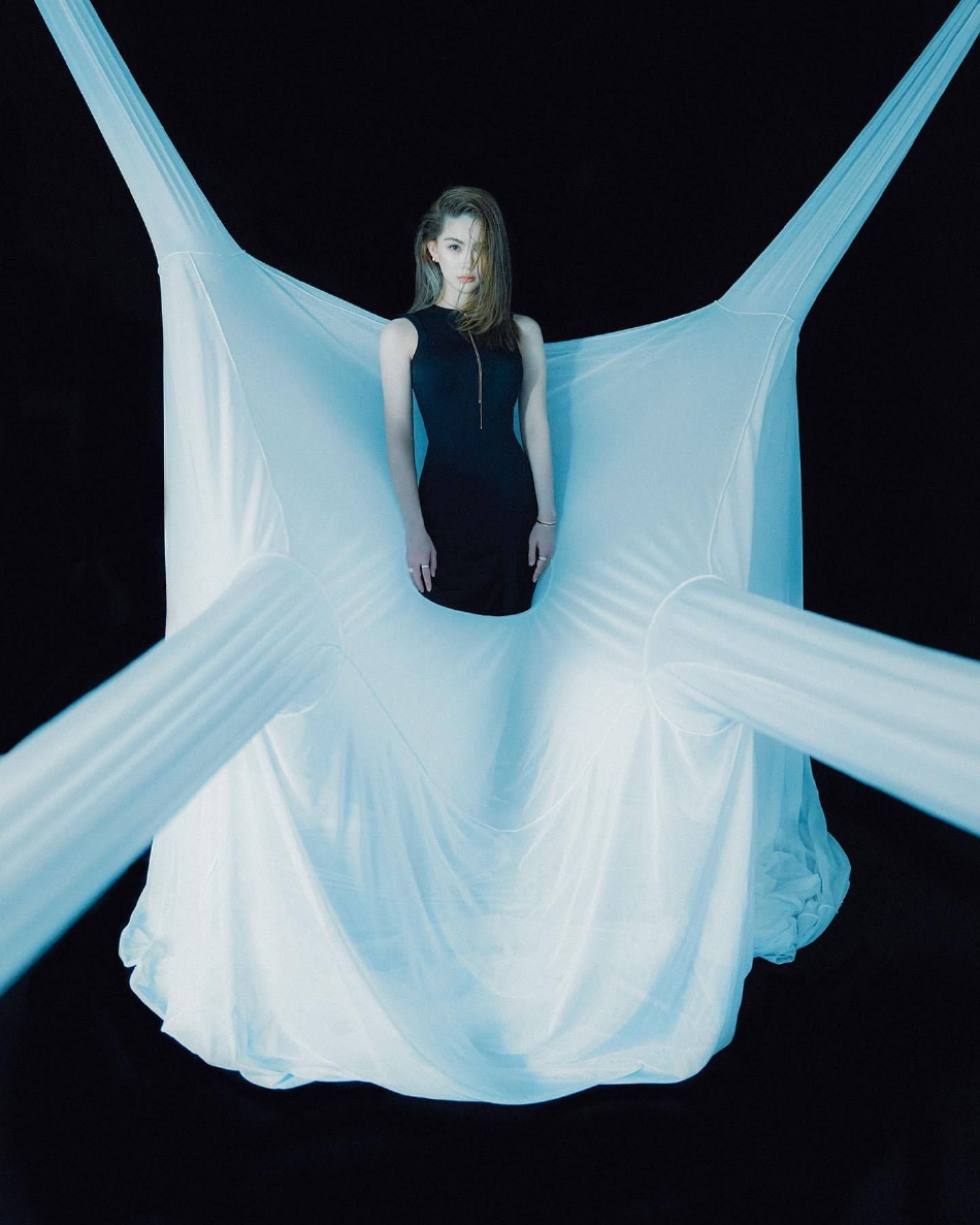 昆凌最新写真 五官精致气质满分