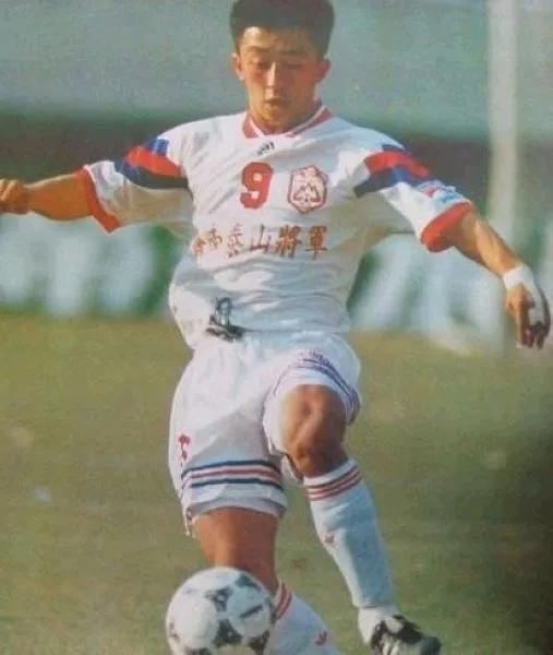 五星体育世界杯解说员(刘越,我欣赏的一位足球解说员)