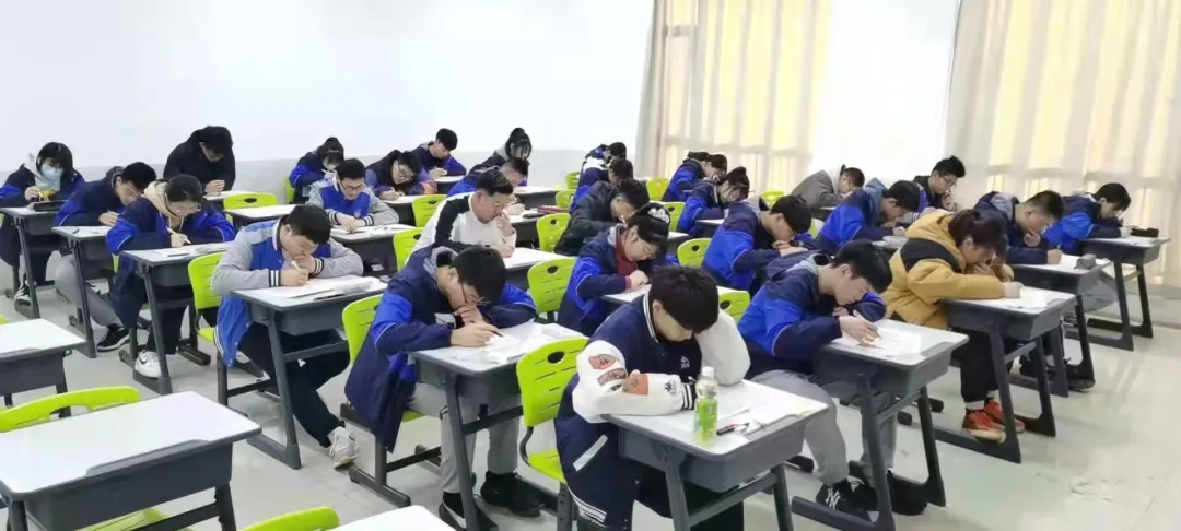 只争朝夕，全力以赴 | 高二年级学业水平考试进行中