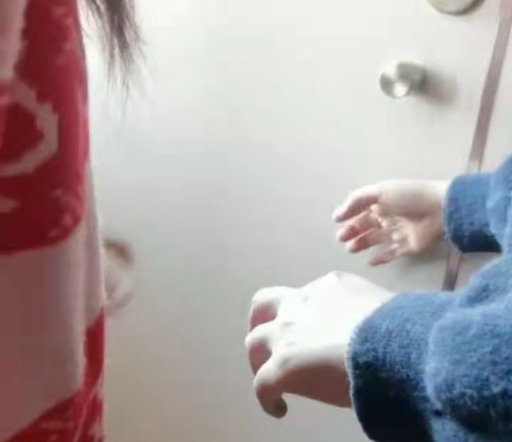 如何看待哈尔滨一职业技术学院女生厕所产子？