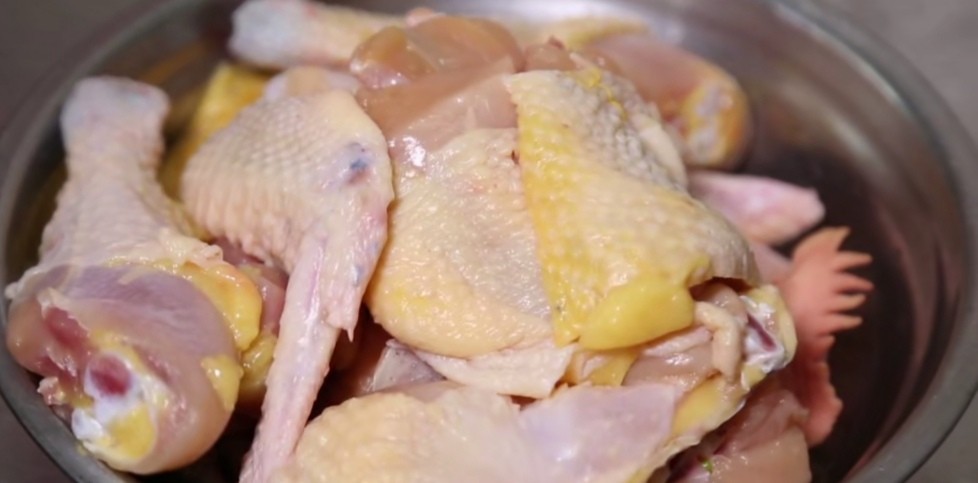 泉州乡村厨师做盐焗鸡，一锅100元年赚十几万，每天最少卖出80锅