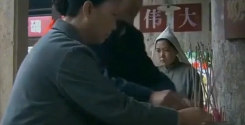 女学霸712分考入人大，毕业后嫁入农村生育六个孩子，靠低保度日