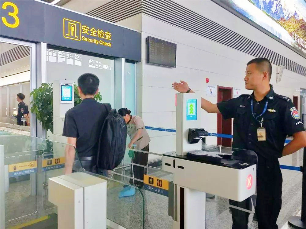 原來這些東西可以帶上飛機！別再傻乎乎地扔掉了