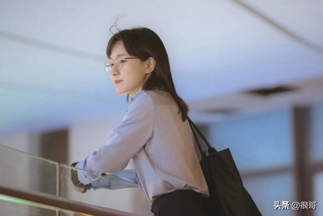 《庭外》中的脸熟，霍青是反派专业户，栾元晖隔着屏幕都让人害怕