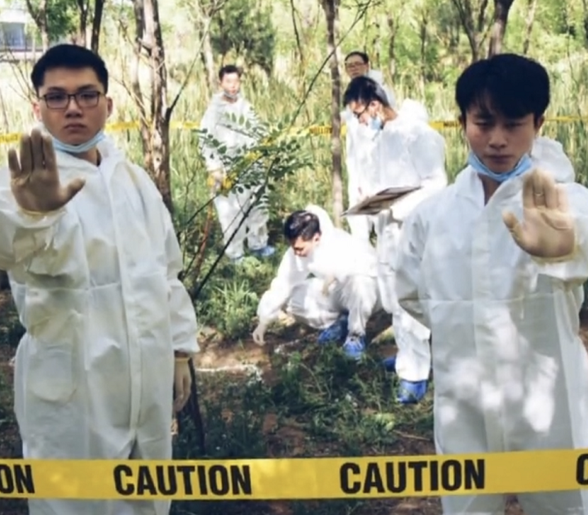 各高校“毕业照”火了，男生比女生看上去更惊艳，最后一个绝了