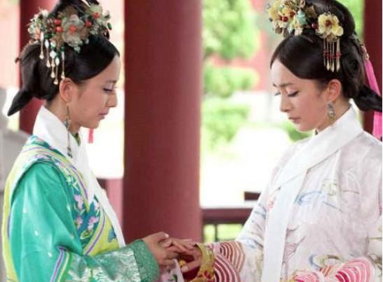 她是晴川的历史原型，康熙最厌恶的儿媳，雍正甚至将她挫骨扬灰