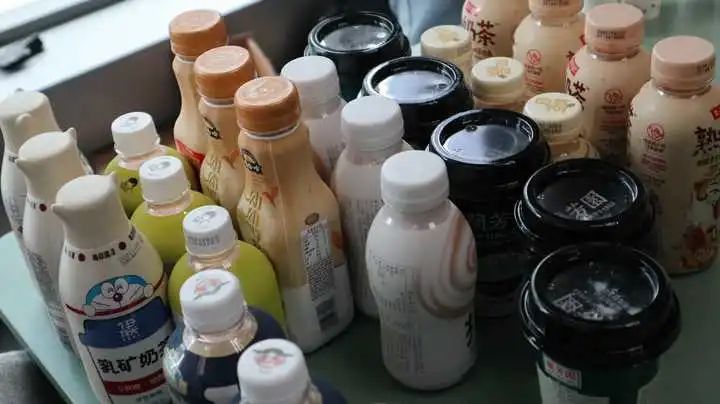 8款减糖即饮奶茶对比，这两款原料品质高，口感更好