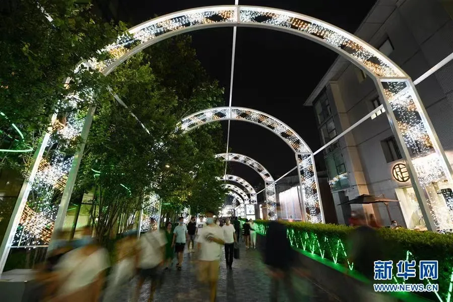 5个万亿级大城市,为啥一起“赶夜场”?