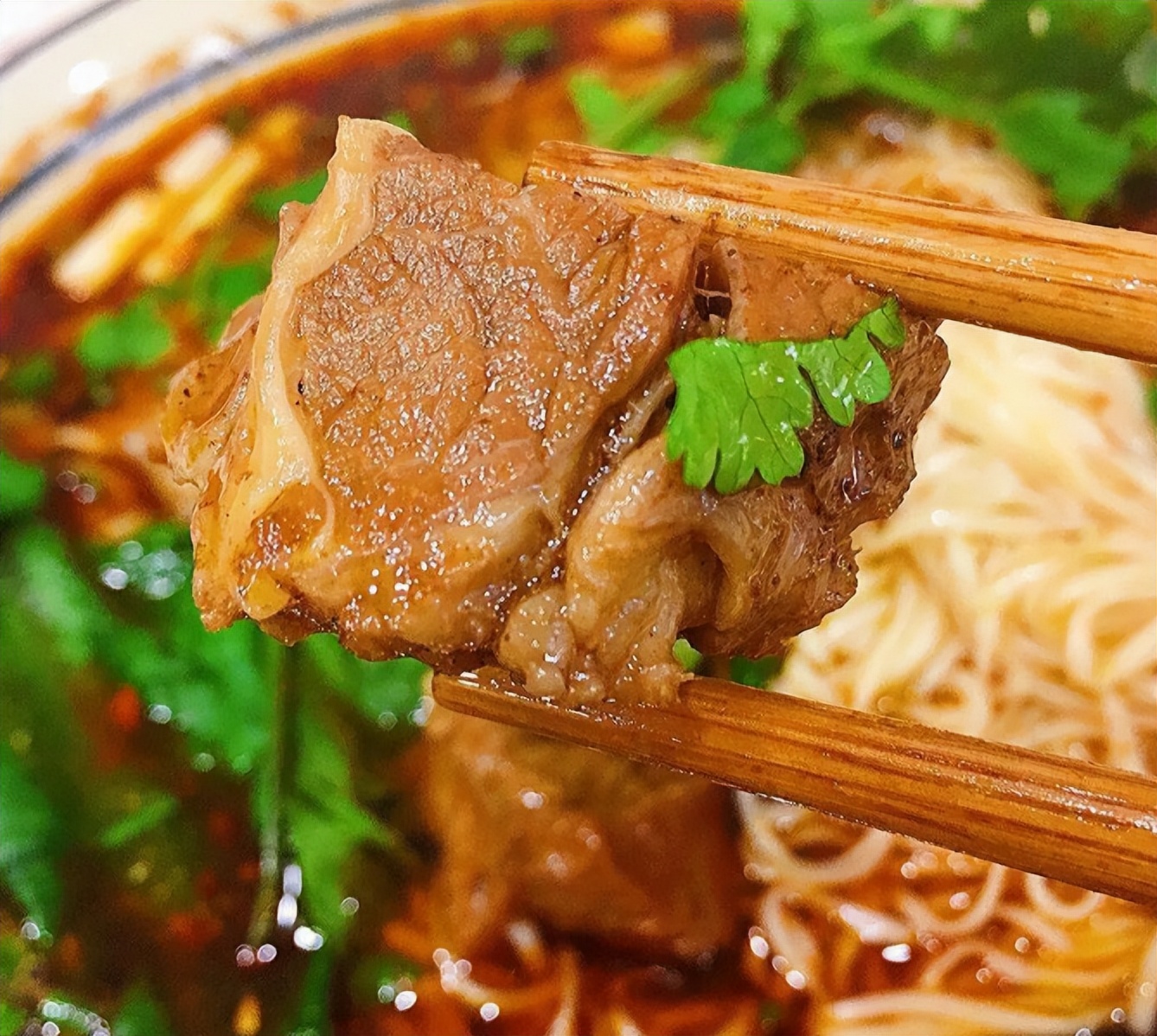 康师傅红烧牛肉面,里面的牛肉含量少?那公司一年要消耗多少头牛