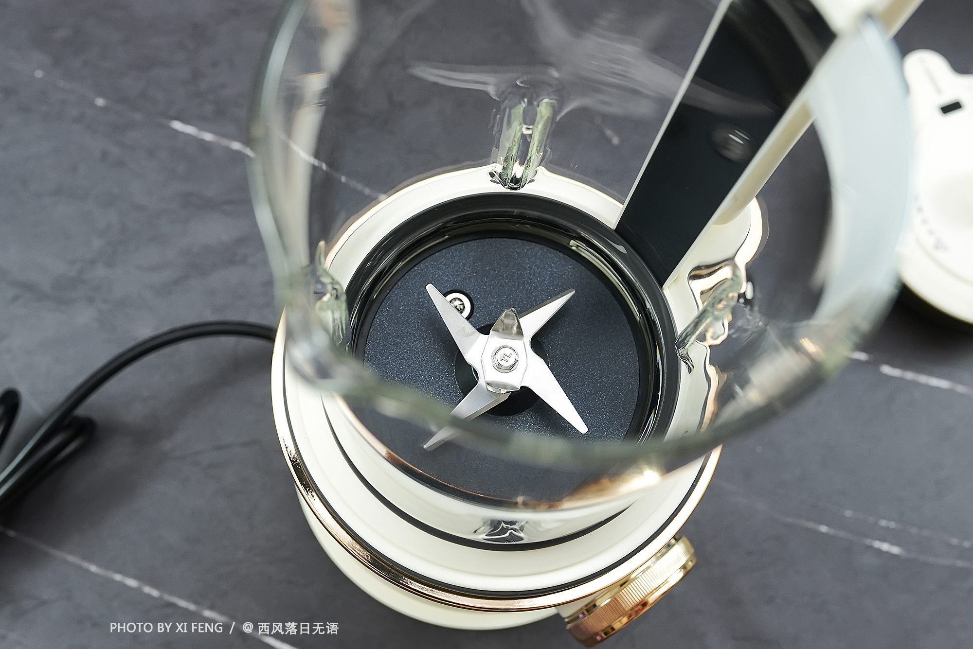 夏日续命，幸福感绝绝子！大宇轻音破壁机：夜半榨果汁，想喝就喝