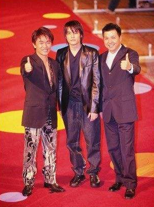 周杰伦成全村希望？回顾他的4段恋情，便知什么是分手见人品