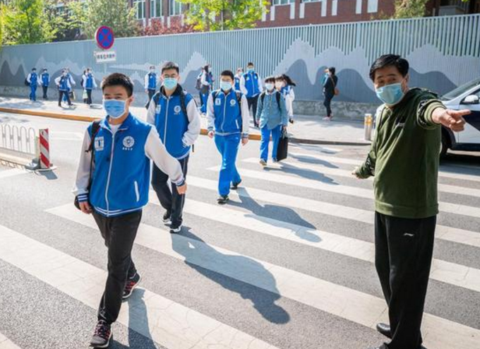 下发通知，辽宁多地的开学时间“确定延后”，在天数上有不同