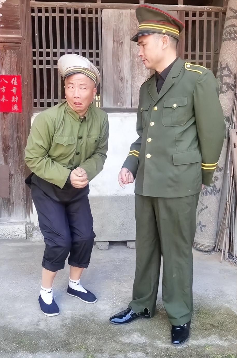 爱表演的生哥：模仿老太太走红圈粉400万，被赞“第二个宋小宝”