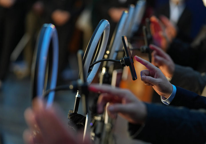 “持证上岗”新规落地，规范专业类网络直播