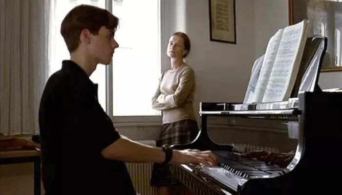 成年人学钢琴,成人学钢琴能学会吗