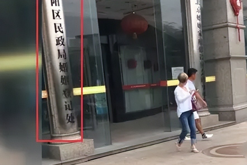 歌手满文军：两次婚姻两副面孔，他的故事比你看到的更恶劣