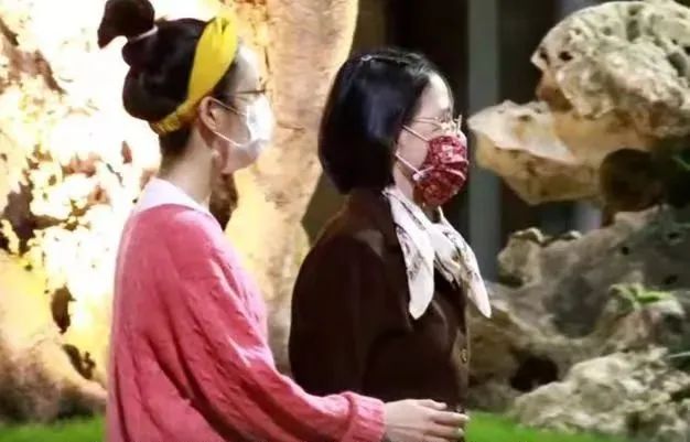 林依晨因老公缺席坐月子患产后抑郁，自我感动式婚姻被外人质疑