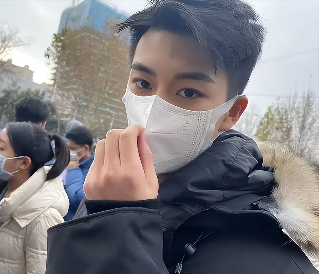 中传艺考成绩“第一”火了，颜值高且学习好，宛如小说男主角