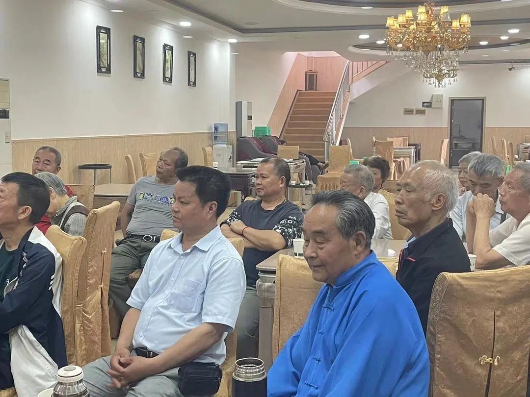 永兴小学退休教师学习宣传贯彻中共成都市第十四次党代会精神
