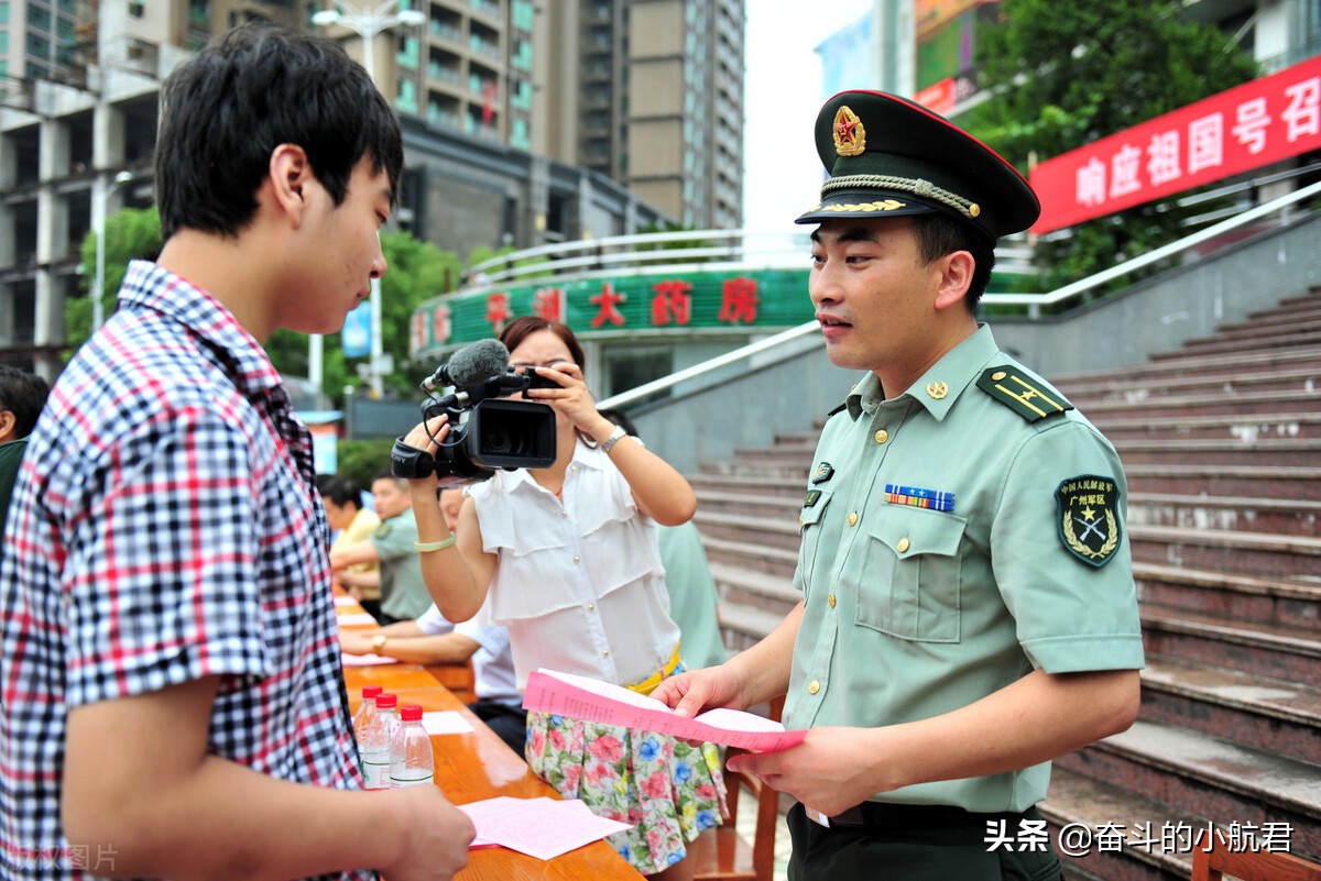 大学生应征入伍好处多多，心动不如行动