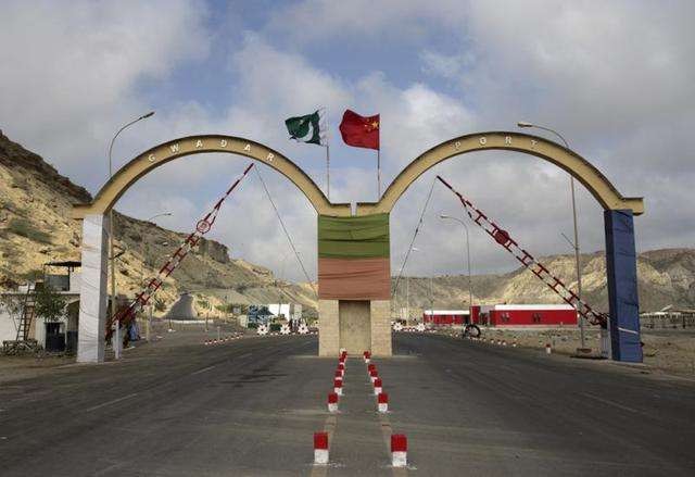 中国这道边境线,对邻国不设任何防线,两国士兵没事就串门蹭饭