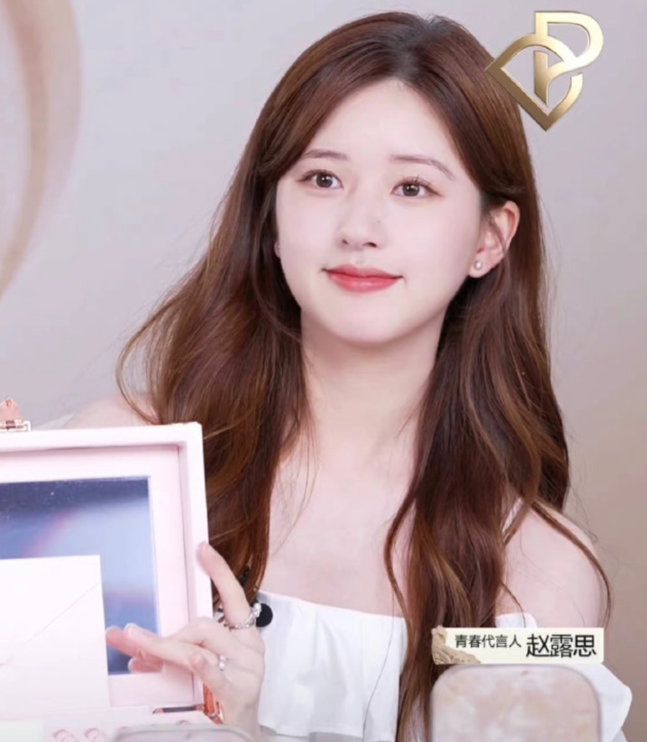 互联网美女真的太多了！杨幂身材大杀四方，赵今麦长大了这么美？