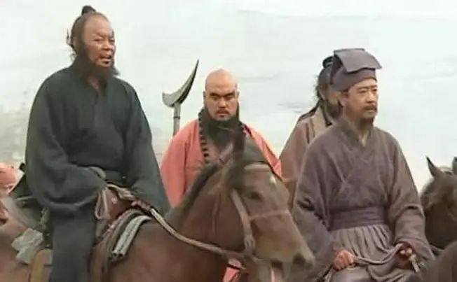 李逵比张飞小多少岁？