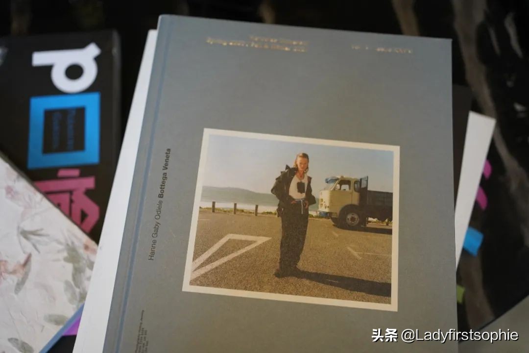 艺术书店老板的他如何利用 9 样好物，把家打造成极致舒适时髦的？