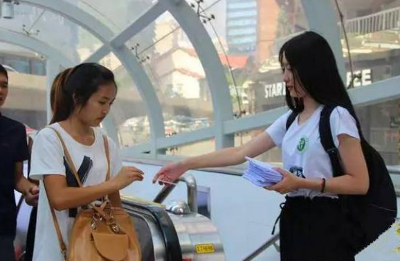 大四女学生因“违规操作”入狱，恳请回校补考，学校的做法太明智